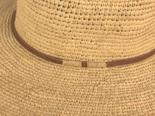 Charger l'image dans la galerie, AZIZ Tan Leather Chapeau