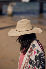 Charger l'image dans la galerie, AZIZ Tan Leather Chapeau