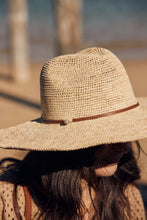 Charger l'image dans la galerie, AZIZ Tan Leather Chapeau