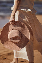 Charger l'image dans la galerie, AZIZ Tan Leather Chapeau