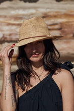 Charger l'image dans la galerie, ELYA Tan Leather Chapeau